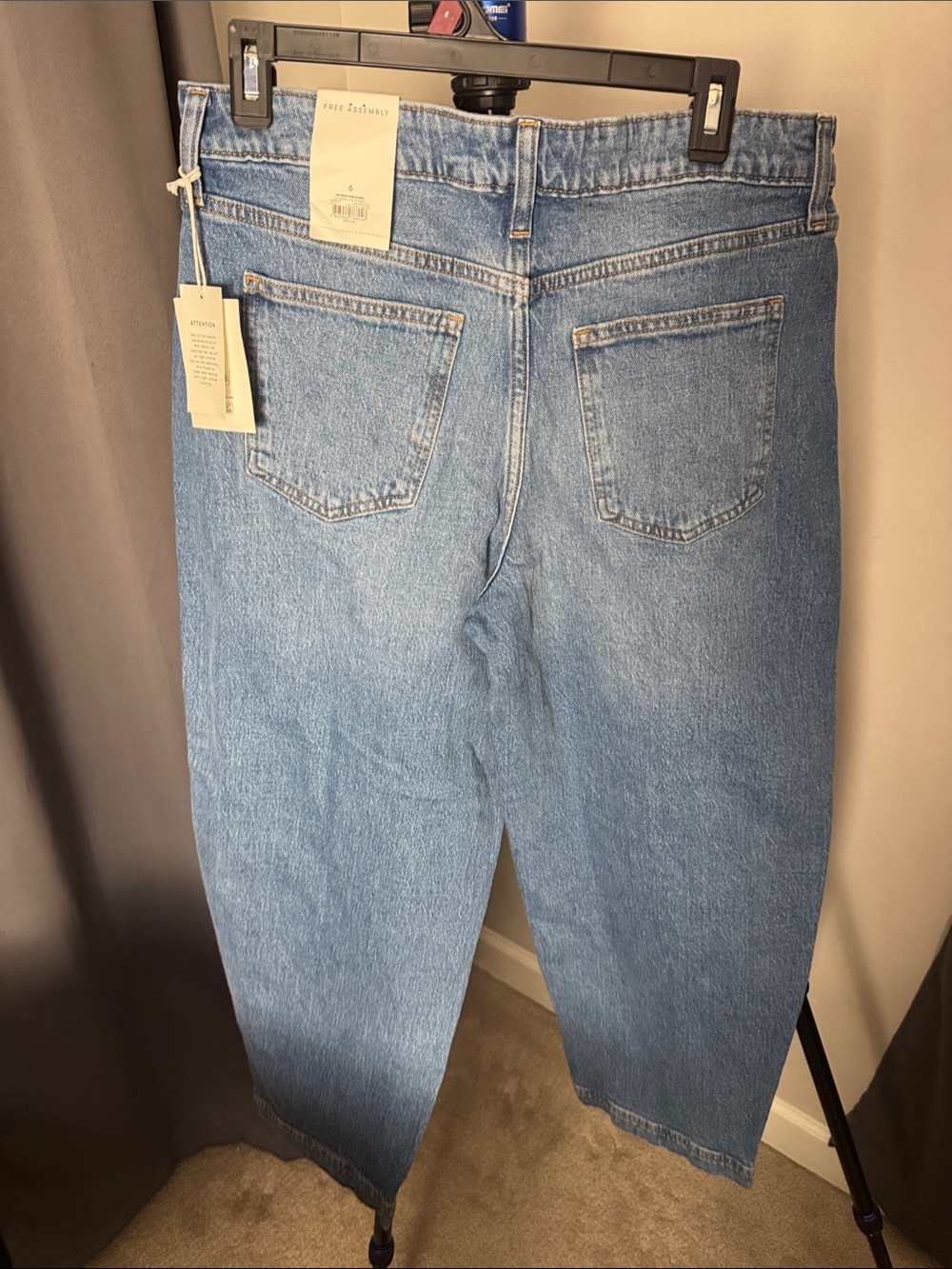 Free Assembly Women's Mid Rise Wide Hem Barrel Jeans, 28" Inseam, Size 6